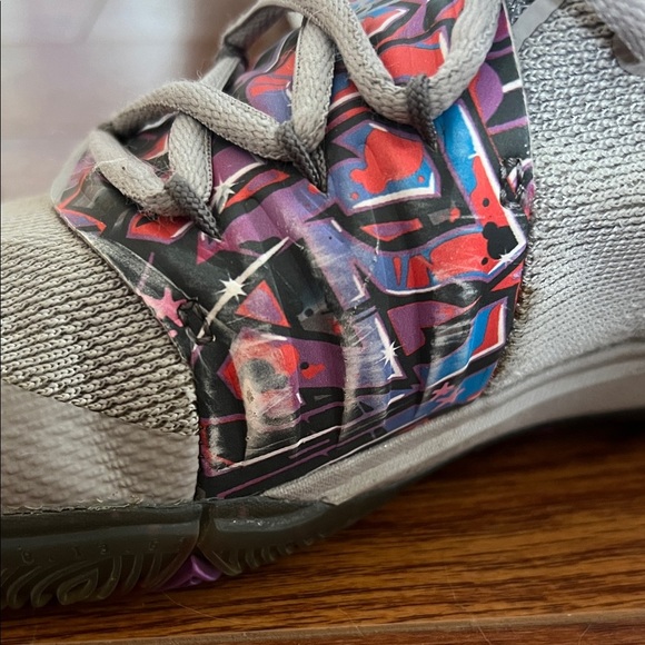 Nike Kyrie 5 Gray Graffiti (GS) - Picture 2 of 12